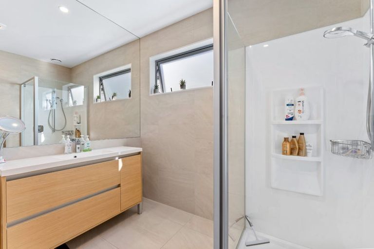 Photo of property in 28 Owen Chapman Drive, Red Beach, 0932