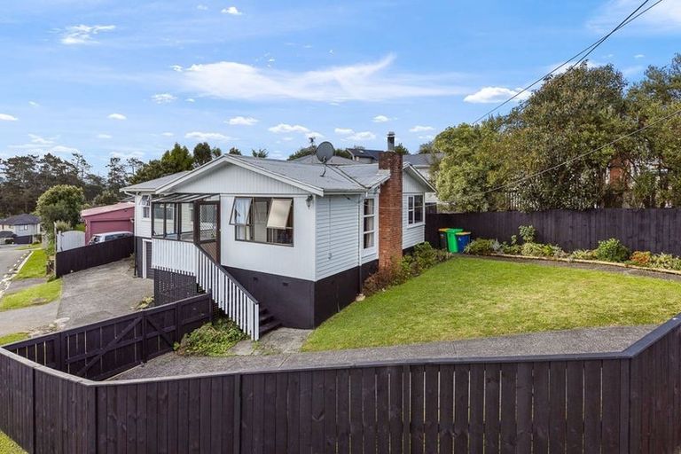 Photo of property in 63 Vodanovich Road, Te Atatu South, Auckland, 0610