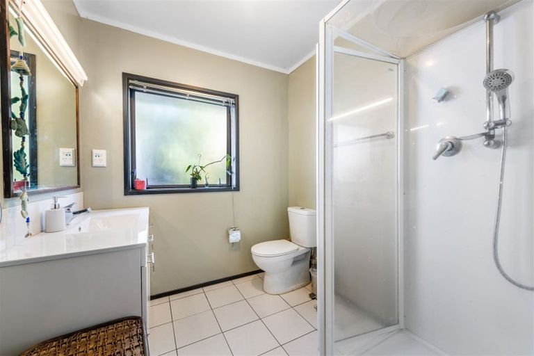 Photo of property in 2 Kaurimu Rise, Titirangi, Auckland, 0604