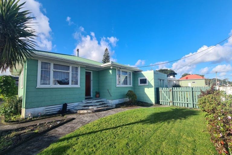 Photo of property in 35 Fox Street, Opunake, 4616