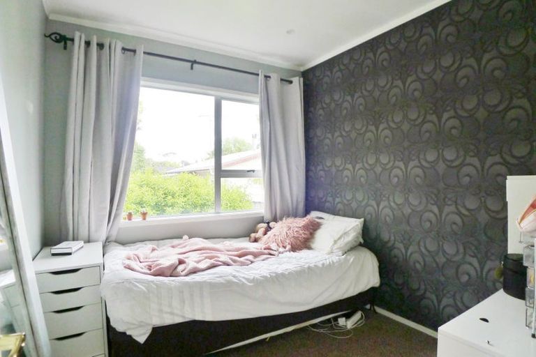 Photo of property in 2/5 Hellyers Street, Birkdale, Auckland, 0626