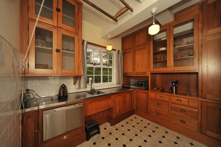 Photo of property in Chevening Flats, 90 Salamanca Road, Kelburn, Wellington, 6012