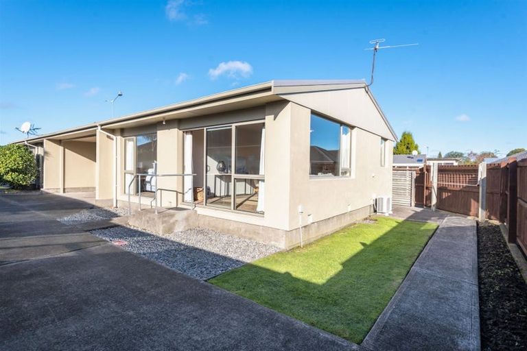 Photo of property in 2/373 Main Road North, Redwood, Christchurch, 8051