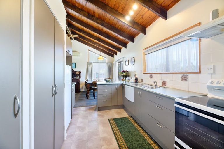 Photo of property in 4 Chablis Place, Henderson, Auckland, 0612