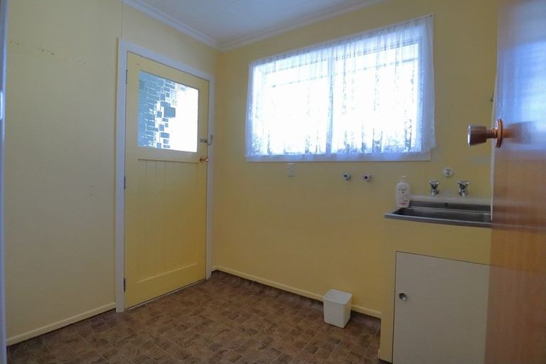 Photo of property in 16 Oberon Street, Stratford, 4332