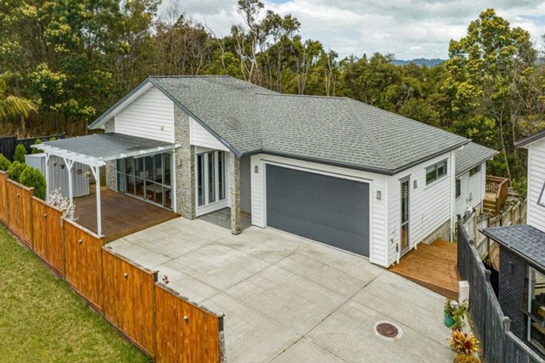 Photo of property in 120 San Valentino Drive, Henderson, Auckland, 0612
