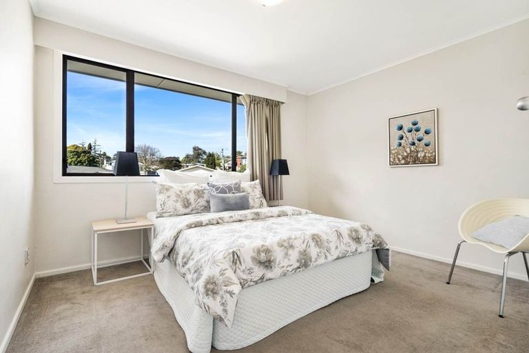Photo of property in 125a Vodanovich Road, Te Atatu South, Auckland, 0610