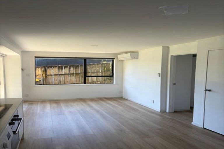 Photo of property in 1/13a Kitewao Street, Northcote, Auckland, 0627