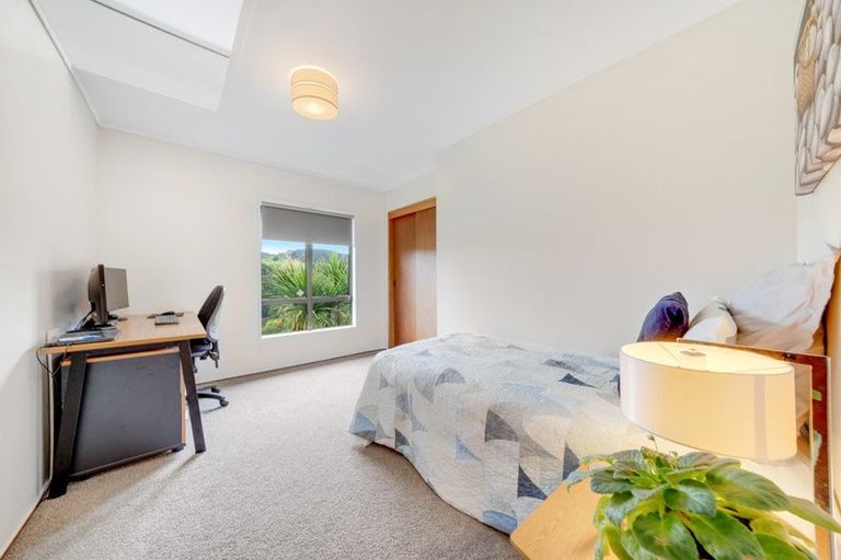 Photo of property in 18 Redmount Place, Red Hill, Papakura, 2110