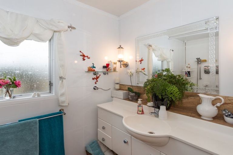 Photo of property in 34 Sunnypark Avenue, Rosehill, Papakura, 2113