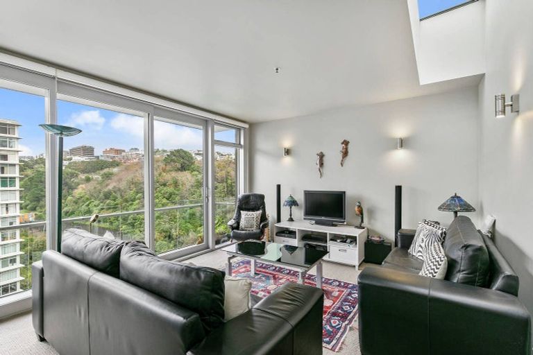 Photo of property in Montreaux Apartments, 10e/164 The Terrace, Wellington Central, Wellington, 6011