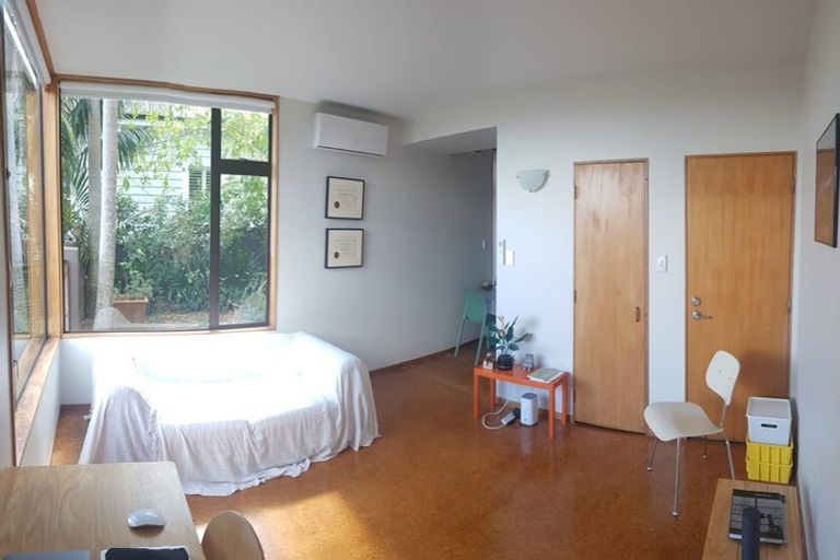 Photo of property in 2/90 Victoria Road, Devonport, Auckland, 0624