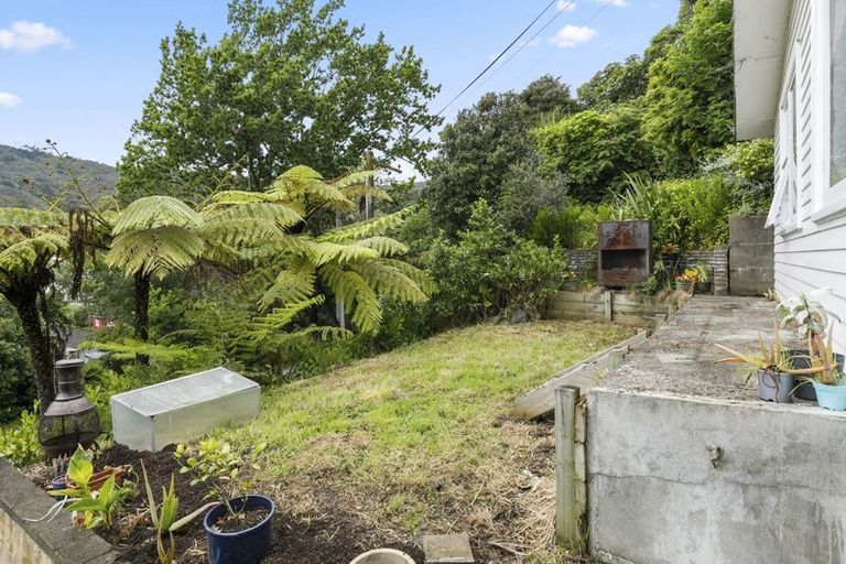 Photo of property in 27 Kopara Grove, Stokes Valley, Lower Hutt, 5019