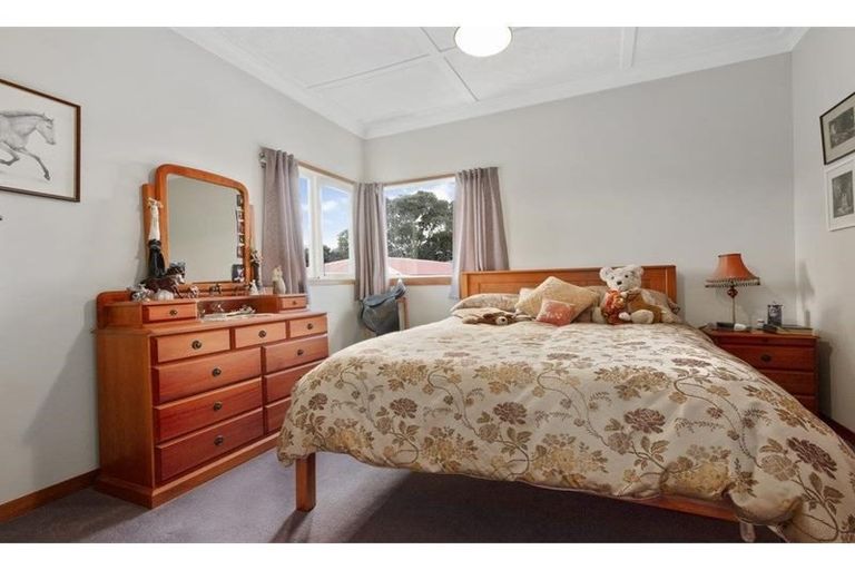 Photo of property in 27 Wattle Street, New Lynn, Auckland, 0600