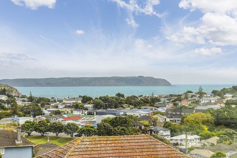 Photo of property in 15 Spur Grove, Titahi Bay, Porirua, 5022