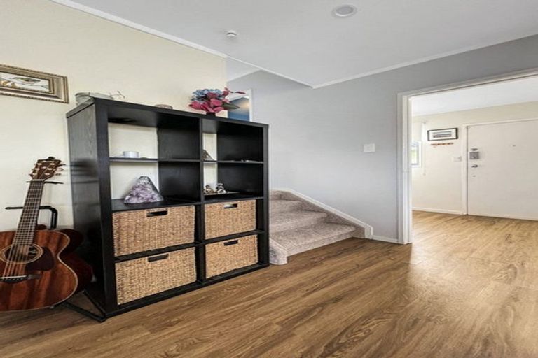 Photo of property in 61 Sunline Avenue, Massey, Auckland, 0614