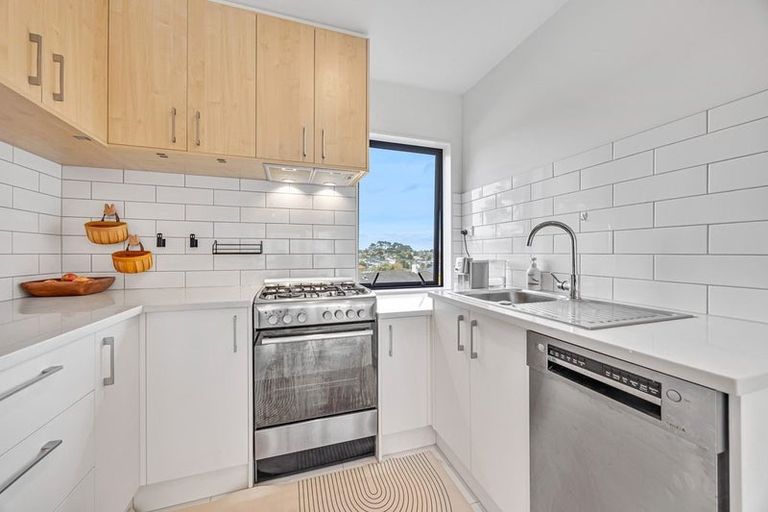 Photo of property in 13d Morton Avenue, Forrest Hill, Auckland, 0620