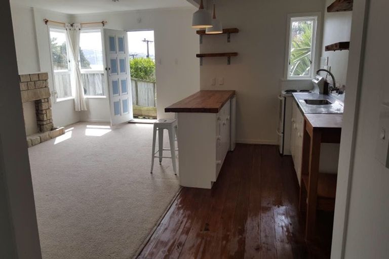 Photo of property in 32 Rodrigo Road, Kilbirnie, Wellington, 6022