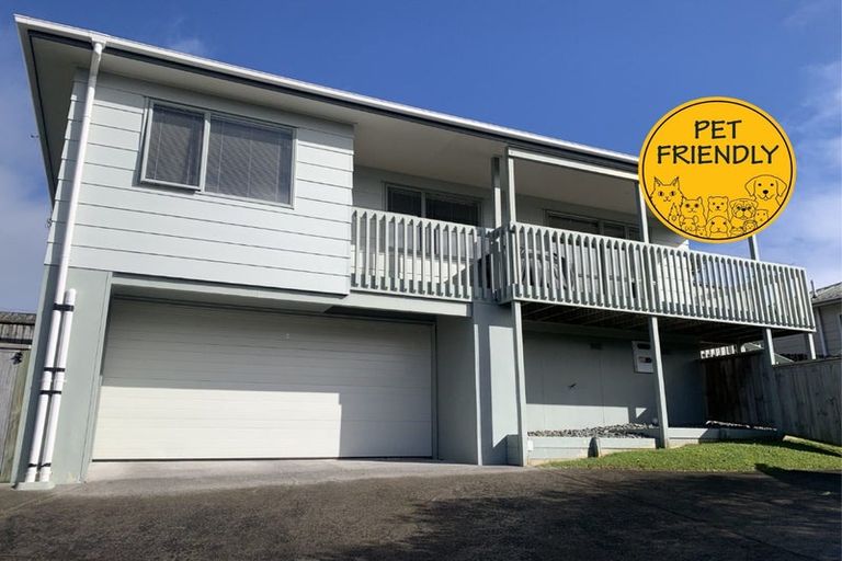 Photo of property in 2/34 Elizabeth Drive, West Harbour, Auckland, 0618