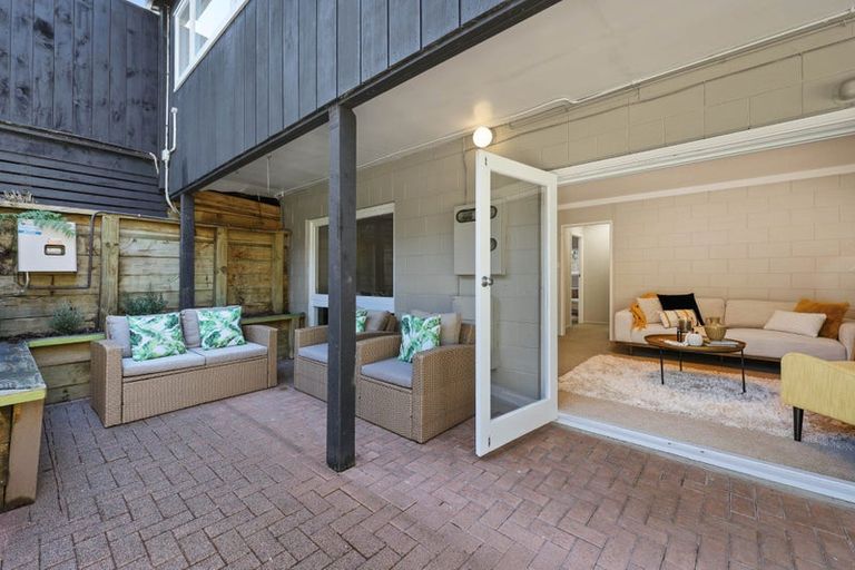 Photo of property in 11 Micawber Place, Mellons Bay, Auckland, 2014