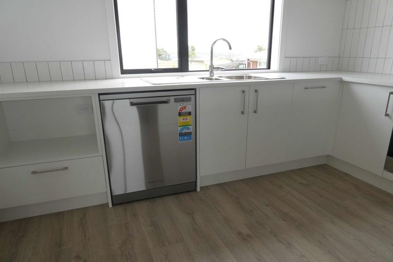 Photo of property in 2/504 Don Buck Road, Massey, Auckland, 0614