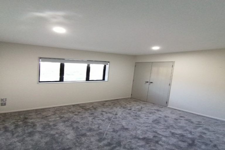 Photo of property in 21 Bangla Place, Massey, Auckland, 0614