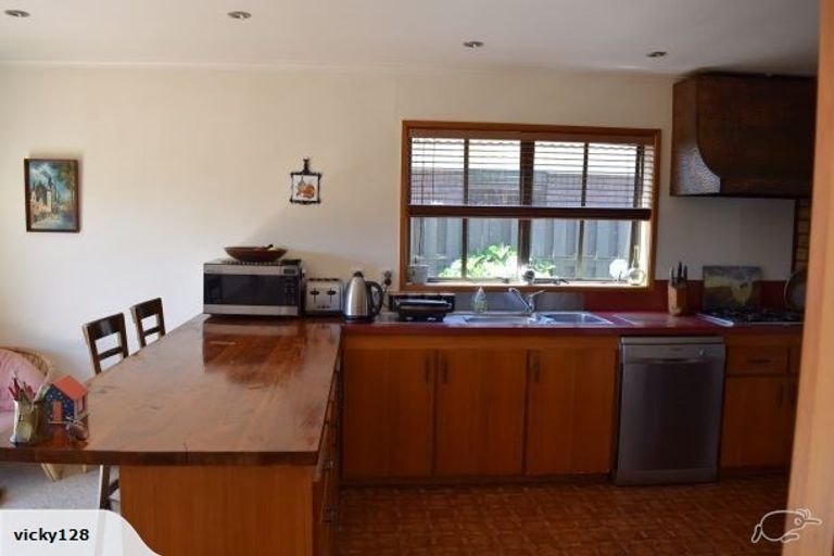 Photo of property in 1/48 East Coast Road, Milford, Auckland, 0620