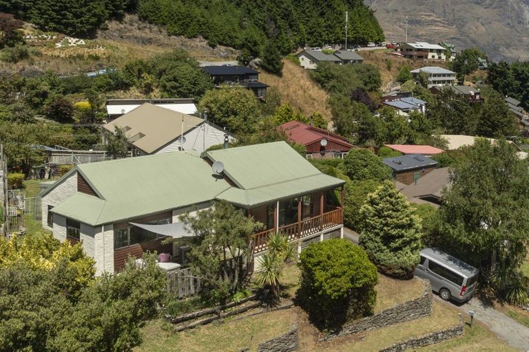 Photo of property in 10 Watts Road, Fernhill, Queenstown, 9300