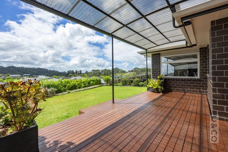 Photo of property in 96 Pohutukawa Parade, Riverhead, 0820