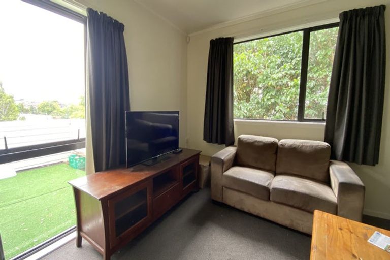 Photo of property in 8d Schnapper Rock Road, Schnapper Rock, Auckland, 0632