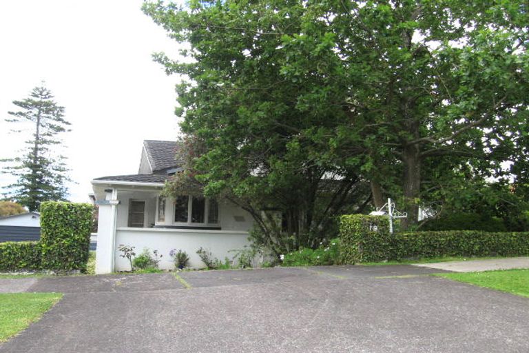 Photo of property in 19 Peverill Crescent, Papatoetoe, Auckland, 2025