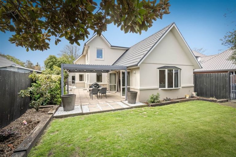 Photo of property in 43 Memorial Avenue, Ilam, Christchurch, 8053