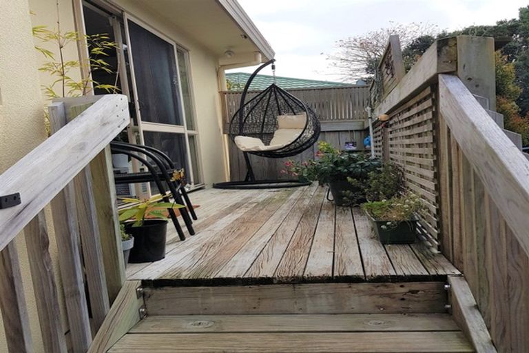 Photo of property in 2/18 Ocean View Road, Hatfields Beach, Orewa, 0931