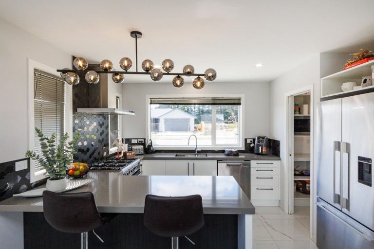 Photo of property in 47 Atlantic Drive, Fitzherbert, Palmerston North, 4410