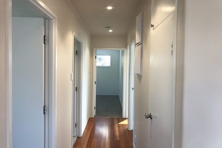 Photo of property in 27 Peter Terrace, Castor Bay, Auckland, 0620