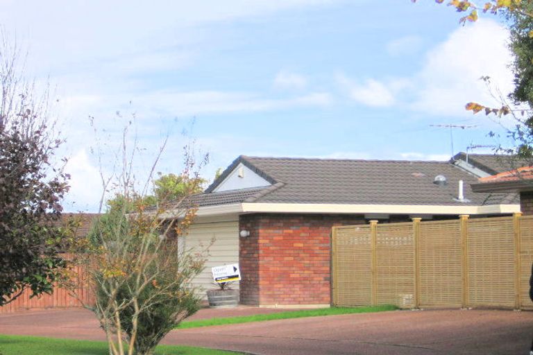 Photo of property in 11b Kallaroo Place, Botany Downs, Auckland, 2010