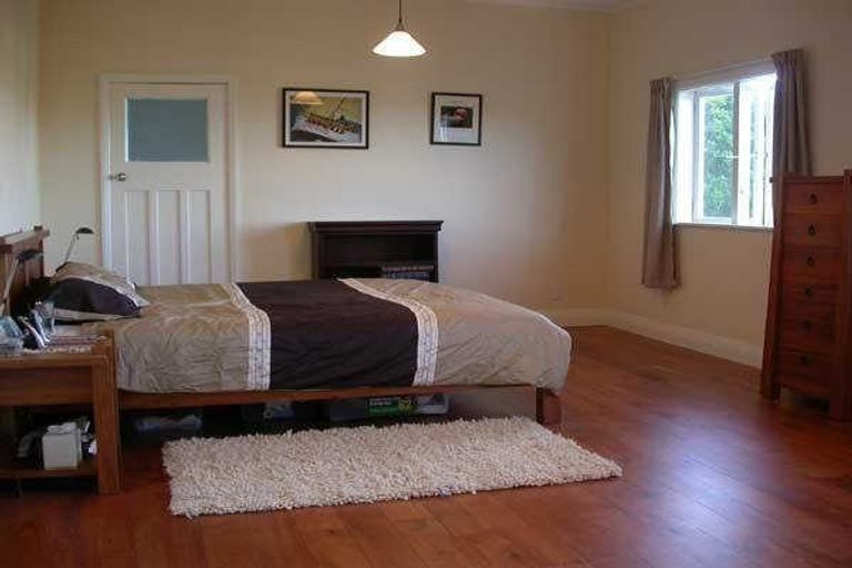 Photo of property in 8 Raroa Crescent, Northland, Wellington, 6012