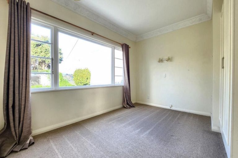 Photo of property in 73 Maupuia Road, Maupuia, Wellington, 6022