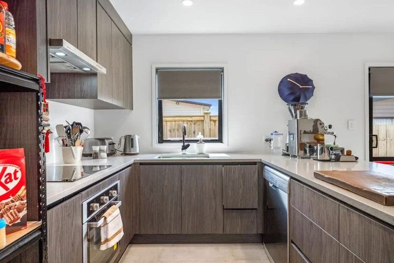 Photo of property in 7 Poutawa Lane, Clarks Beach, 2122