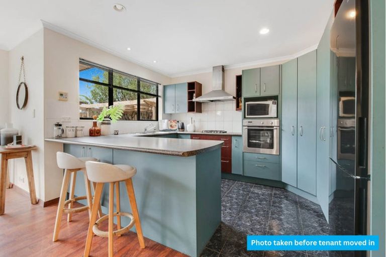 Photo of property in 26 Black Teal Close, Unsworth Heights, Auckland, 0632