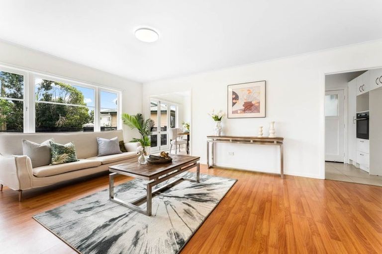 Photo of property in 4 Kirrie Avenue, Te Atatu South, Auckland, 0610