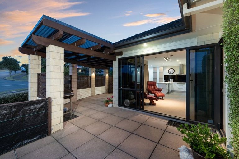 Photo of property in 2 Crater Close, Pyes Pa, Tauranga, 3112