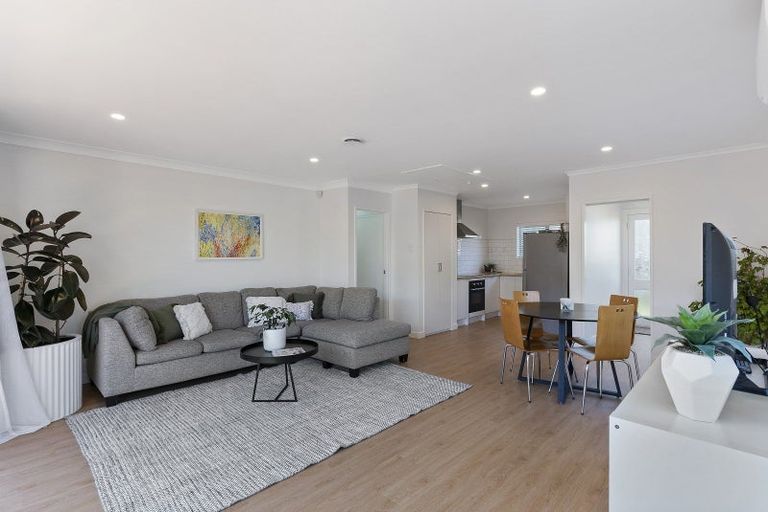 Photo of property in 2/74 Pah Road, Papatoetoe, Auckland, 2025