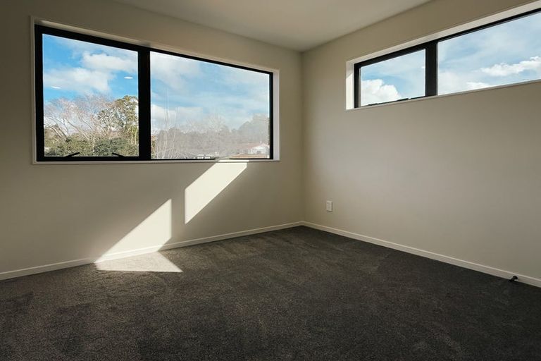 Photo of property in 5b Topliss Drive, Northcross, Auckland, 0632