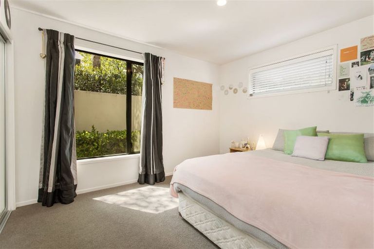 Photo of property in 2/124 Leinster Road, Merivale, Christchurch, 8014