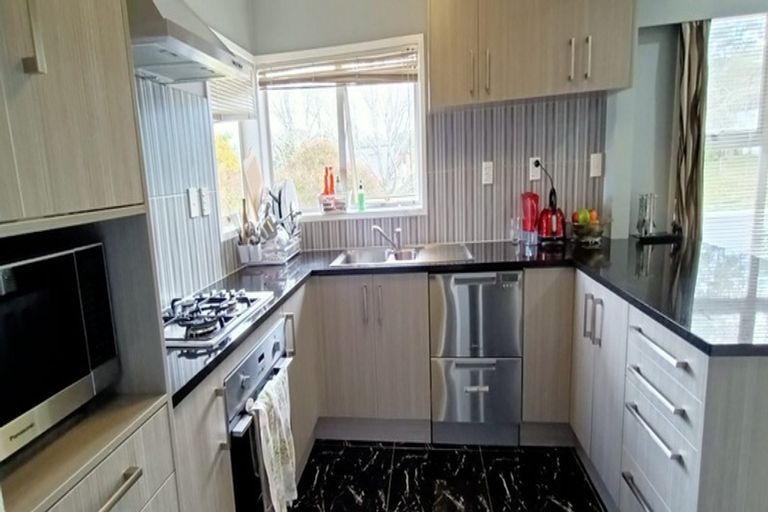 Photo of property in 1/63 Chartwell Avenue, Glenfield, Auckland, 0629