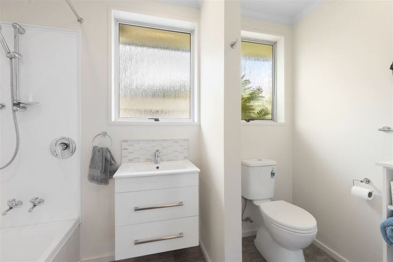 Photo of property in 4 Denniston Crescent, Redwood, Christchurch, 8051