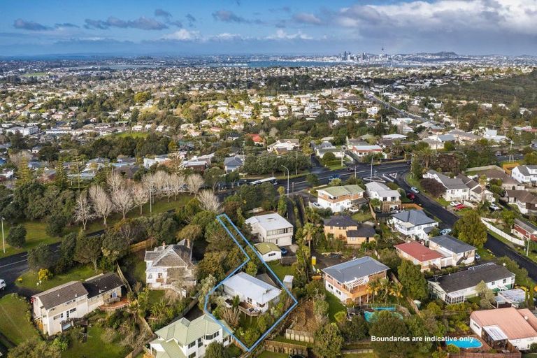 Photo of property in 1/348 Glenfield Road, Glenfield, Auckland, 0629