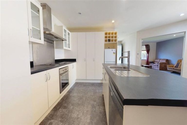 Photo of property in 16 Cheetwood Street, Churton Park, Wellington, 6037