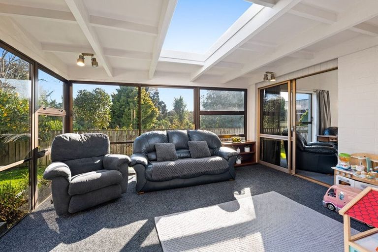 Photo of property in 15 Quin Crescent, Hawera, 4610